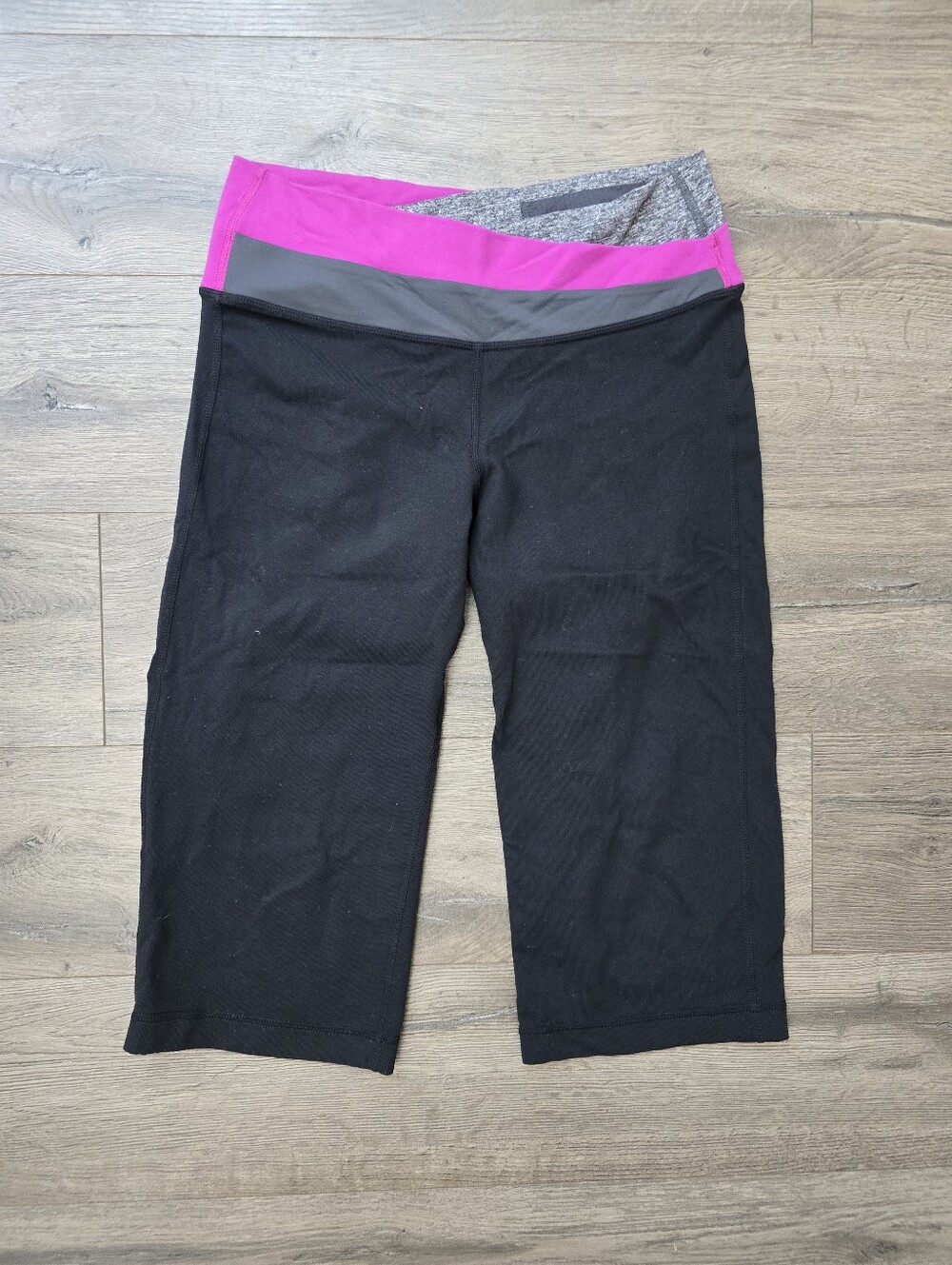 Lululemon Astro Crop Leggings Size 6 Crossover Waistband
